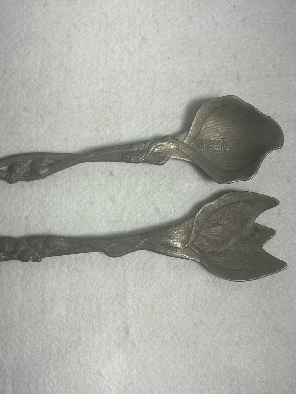 Antique-Style Floral Serving Tongs in Pewter Tone Arthur
